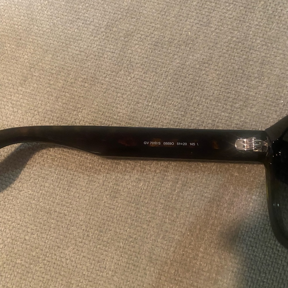 Givenchy Sunglasses GV 7010/S 08690 🔥🔥🔥🔥🔥 - Picture 7 of 12